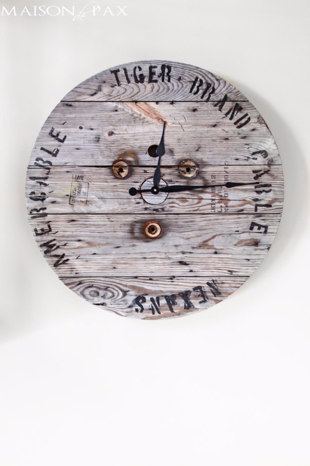  DIY Farmhouse Style Decor Ideas - Industrial Spool Clock - Creative Rustic Ideas for Cool Furniture, Paint Colors, Farm House Decoration for Living Room, Kitchen and Bedroom #diy #diydecor #farmhouse #countrycrafts