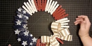 How Utterly Genius & Stunning This Patriotic Clothespin Wreath Is!