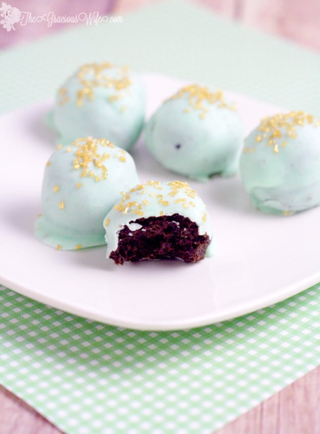 Last Minute Dessert Recipes and Ideas - Mint Oreo Truffles - Healthy and Easy Ideas for No Bake Recipe Foods, Chocolate, Peanut Butter. Best Simple Ideas for Summer, For A Crowd and for Parties 