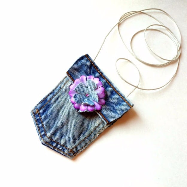 DIY Projects for Teenagers - No Sew mini Blue Jean Purse - Cool Teen Crafts Ideas for Bedroom Decor, Gifts, Clothes and Fun Room Organization. Summer and Awesome School Stuff 