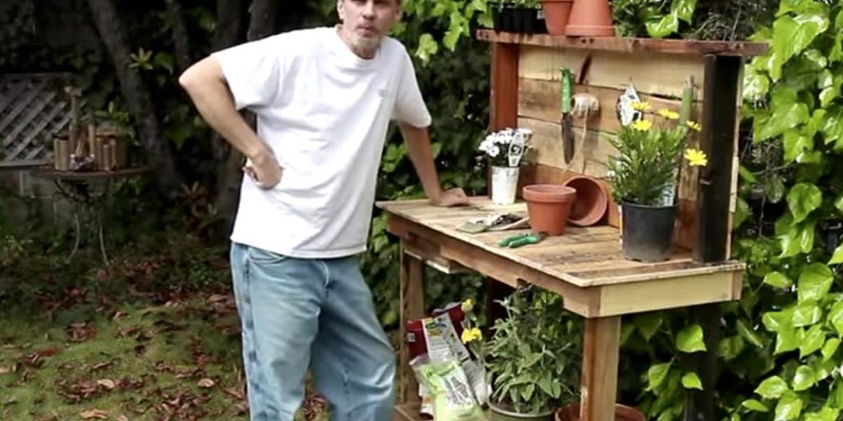 Rustic Potting Bench Using Upcycled Wood Pallets Makes Potting Plants Much Easier! | DIY Joy Projects and Crafts Ideas