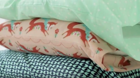 Make Eye Popping Pillowcases With Only 1 Yard of Your Favorite Fabrics! | DIY Joy Projects and Crafts Ideas