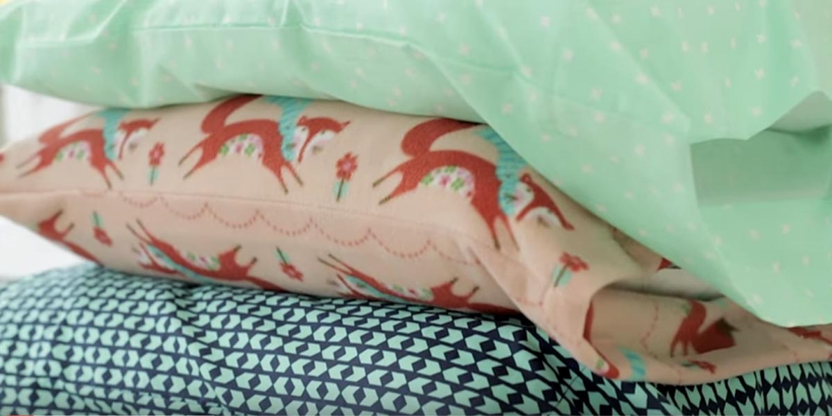 Make Eye Popping Pillowcases With Only 1 Yard of Your Favorite Fabrics! | DIY Joy Projects and Crafts Ideas