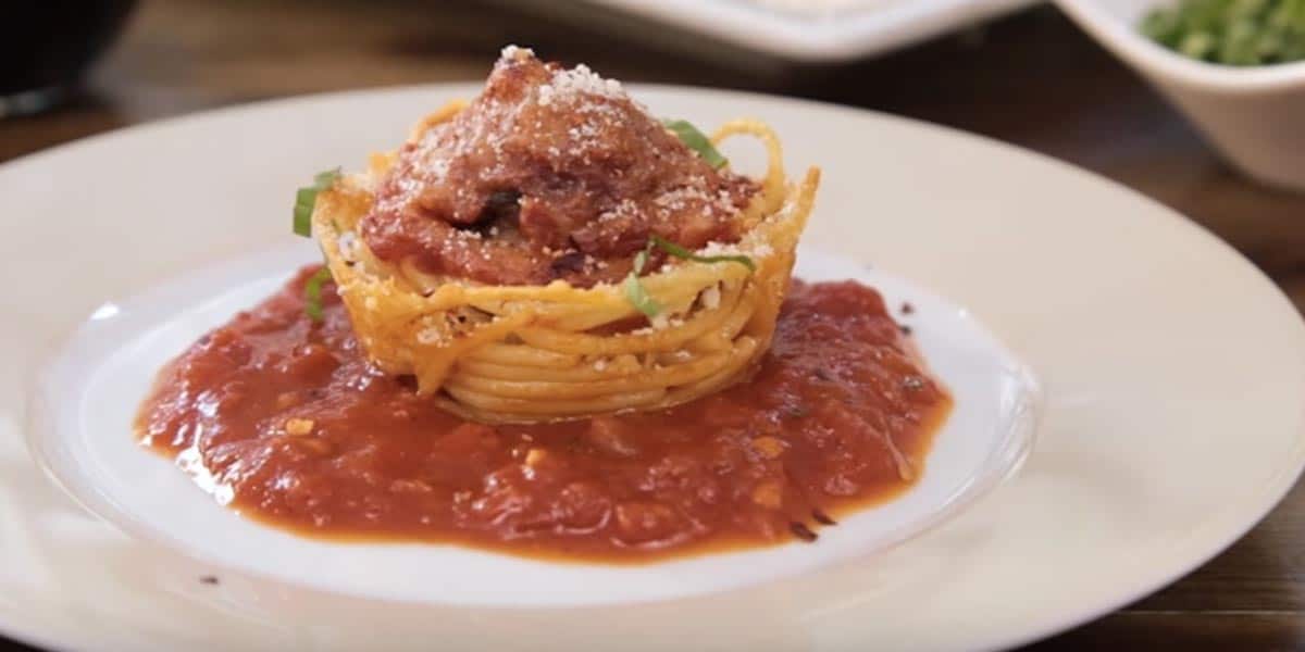 How to Make These Delicious Spaghetti & Meatball Muffin Bites! | DIY Joy Projects and Crafts Ideas