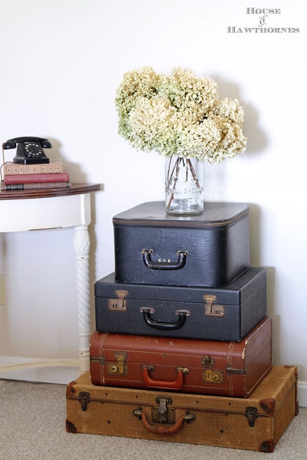  DIY Farmhouse Style Decor Ideas - Vintage Suitcases Display - Creative Rustic Ideas for Cool Furniture, Paint Colors, Farm House Decoration for Living Room, Kitchen and Bedroom #diy #diydecor #farmhouse #countrycrafts