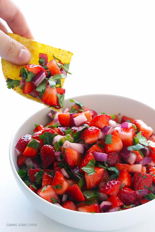 Best Recipes for a Backyard Barbecue - 5 Ingredient Strawberry Salsa - Best Cheap, Easy and Quick Recipes Ideas for Awesome Cookouts. Outdoor BBQ and Party Foods You Can Make for A Crowd 