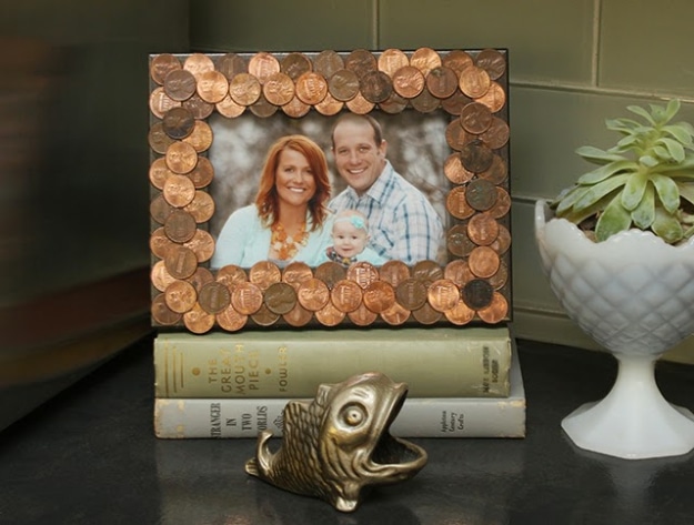 Cool DIYs Made With Money, Dollar Bills and Coins - DIY Penny Photo Frames - Walls, Floors, DIY Penny Table. Art With Pennies, Walls and Furniture Make With Money, Dollar Bills and Coins. Cool, Creative Tutorials, Home Decor and DIY Projects Made With Cash 