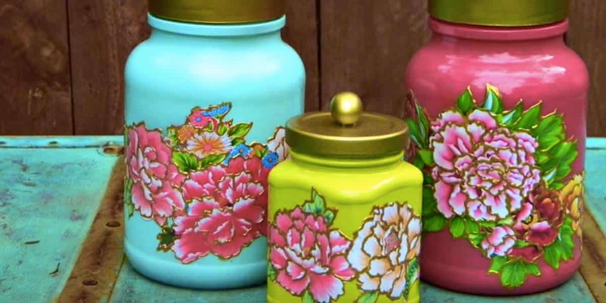 Rather Than Discard These Jars He Turns Them Into Fabulous Works of Art (WATCH HOW)! | DIY Joy Projects and Crafts Ideas