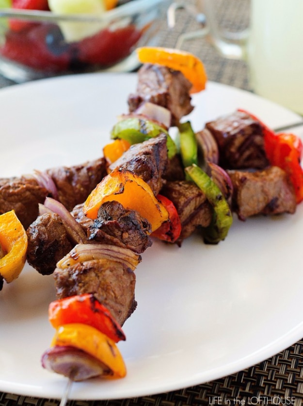 Best Recipes for a Backyard Barbecue - Grilled Steak Kebabs - Best Cheap, Easy and Quick Recipes Ideas for Awesome Cookouts. Outdoor BBQ and Party Foods You Can Make for A Crowd 