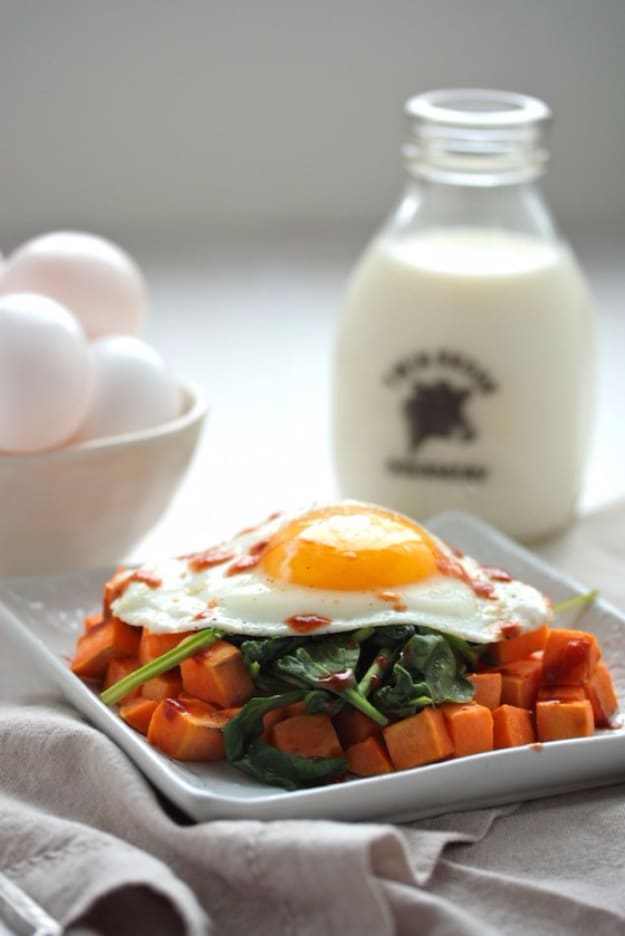 Easy Three Ingredient Breakfast Recipes - 3 Ingredient Sweet Potato Spinach Breakfast Hash - Quick And Healthy 3 Ingredients Recipe Ideas for Breakfast, Lunch, Dinner, Appetizers, Snacks and Desserts - Cookies, Chicken, Crockpot Ideas, Baking and Microwave Recipes and Tutorials #easyrecipes #quickrecipes