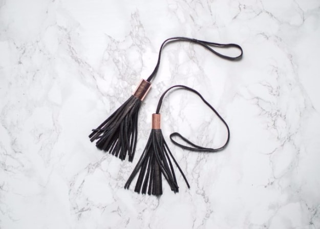 Quick Last Minute DIY Gifts You Can Make - DIY Leather Copper Bag Tassel - Easy and Quick Last Minute DIY Gift Ideas for Mom, Dad, Him or Her, Freinds, Teens, Kids, Girls and Boys. Fast Crafts and Fun Ideas in A Jar, Birthday Presents - Step by Step Tutorials #diygifts #xmas #christmasgifts #quickgifts
