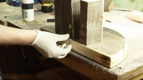 He Cuts Some Pallet Wood And Makes Something Very Useful To ALL Of Us! (FREE!)… | DIY Joy Projects and Crafts Ideas