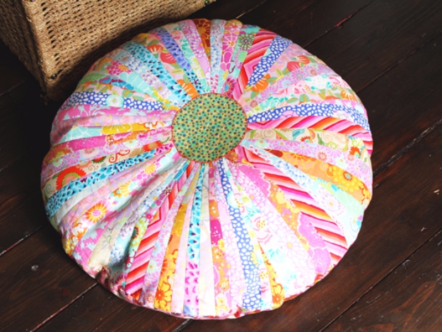 42 DIY Room Decor for Girls - Bright And Beautiful Floor Cushion - Awesome Do It Yourself Room Decor For Girls, Room Decorating Ideas, Creative Room Decor For Girls, Bedroom Accessories, Cute Room Decor For Girls 