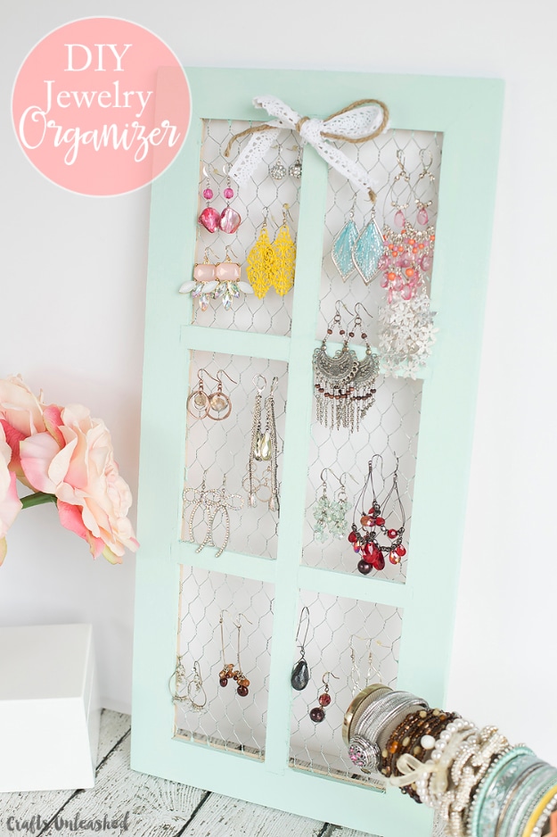 42 DIY Room Decor for Girls - Chicken Wire DIY Jewelry Holder - Awesome Do It Yourself Room Decor For Girls, Room Decorating Ideas, Creative Room Decor For Girls, Bedroom Accessories, Cute Room Decor For Girls 