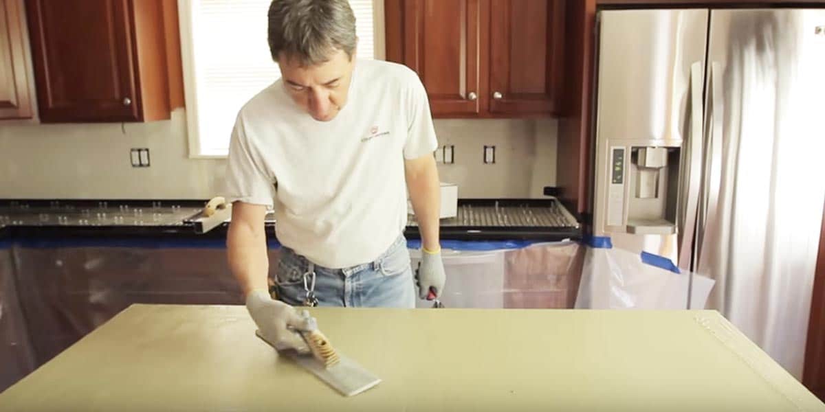 Watch How He Upgrades His Ugly Countertops With This Easy and Cheap Solution! | DIY Joy Projects and Crafts Ideas