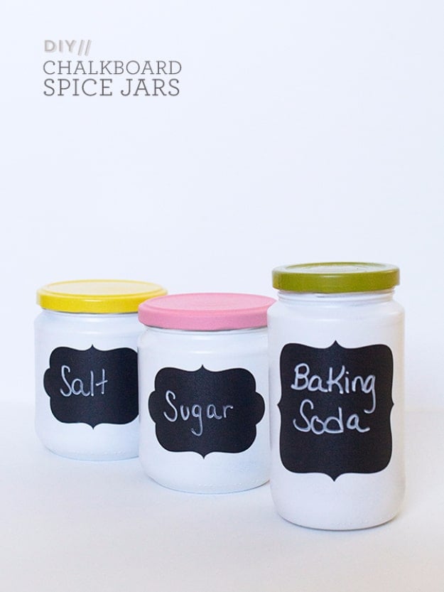 DIY Gifts for Mom Pinterest - Chalkboard Spice Jars for Kitchen Decor - Best Craft Projects and Gift Ideas You Can Make for Your Mother - Last Minute Presents for Birthday and Christmas - Creative Photo Projects, Bath Ideas, Thoughtful Things to Give Moms