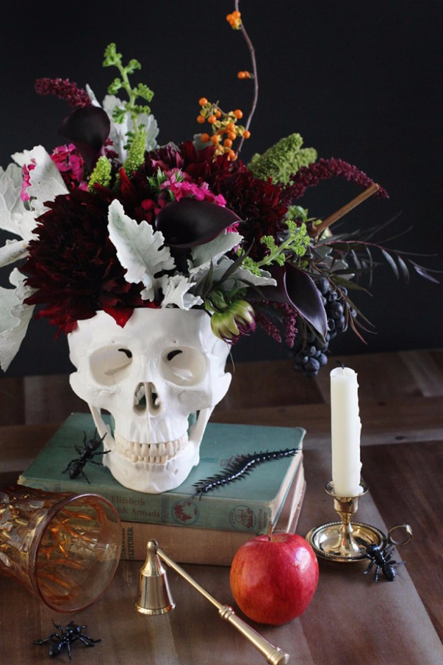 34 Cheap and Quick Halloween Party Decor Ideas 