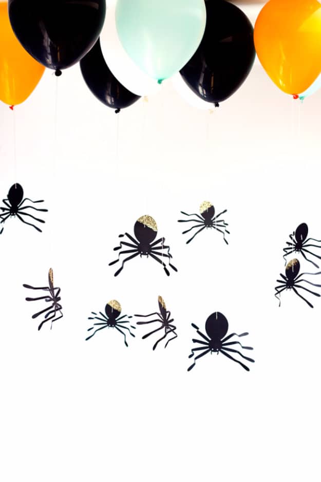 DIY Halloween Decorations - DIY Hanging Spider Balloons - Best Easy, Cheap and Quick Halloween Decor Ideas and Crafts for Inside and Outside Your Home - Scary, Creepy Cute and Fun Outdoor Project Tutorials 