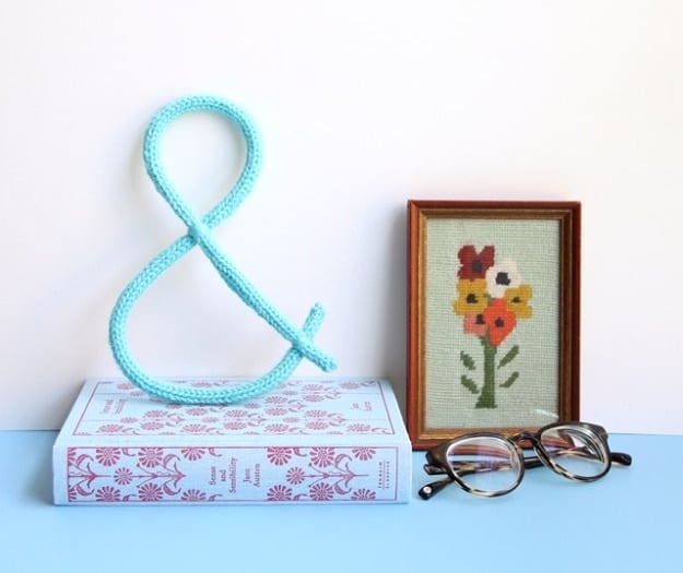 38 Easy Knitting Ideas -Knit Ampersand Wall Art - DIY Knitting Ideas For Beginners, Cute Knit Projects, Knitting Ideas And Patterns, Easy Knitting Crafts, Gifts You Can Knit#diy #knitting 