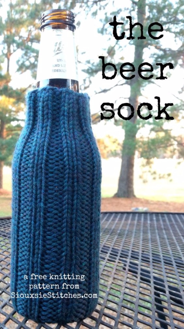 32 Easy Knitted Gifts - Knitted Beer Sock - Last Minute Knitted Gifts, Best Knitted Gifts For Anyone, Easy Knitted Gifts To Make, Knitted Gifts For Friends, Easy Knitting Patterns For Beginners, Quick Knitting Ideas #knitting #gifts #diygifts