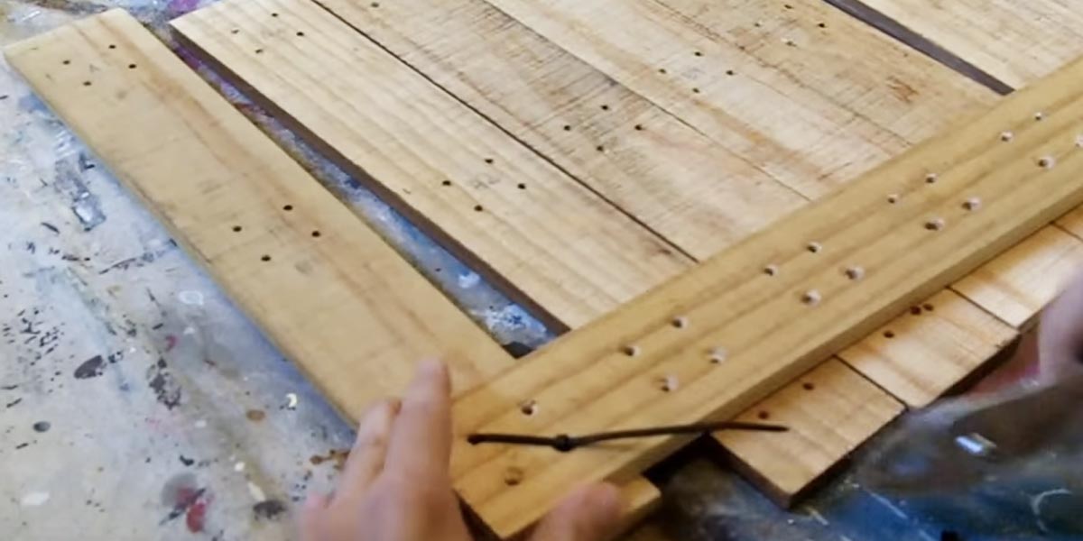 Watch The Simple Thing He Makes With Pallet Wood and Zip Ties (Clever!)