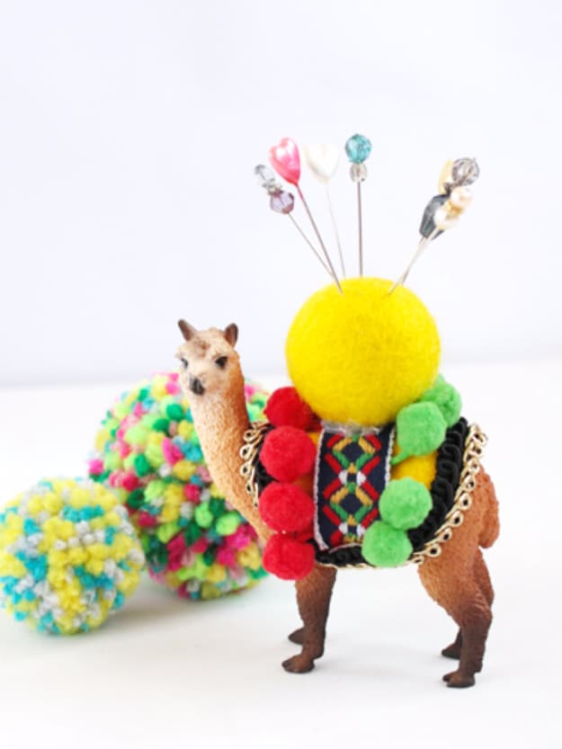 DIY Gifts for Mom - Plastic Animal Pin Cushion - Best Craft Projects and Gift Ideas You Can Make for Your Mother - Last Minute Presents for Birthday and Christmas - Creative Photo Projects, Bath Ideas, Gift Baskets and Thoughtful Things to Give Mothers and Moms #diygifts #giftsformom