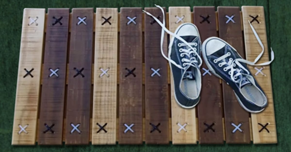 DIY Pallet Doormat Made With Zipties | DIY Joy Projects and Crafts Ideas