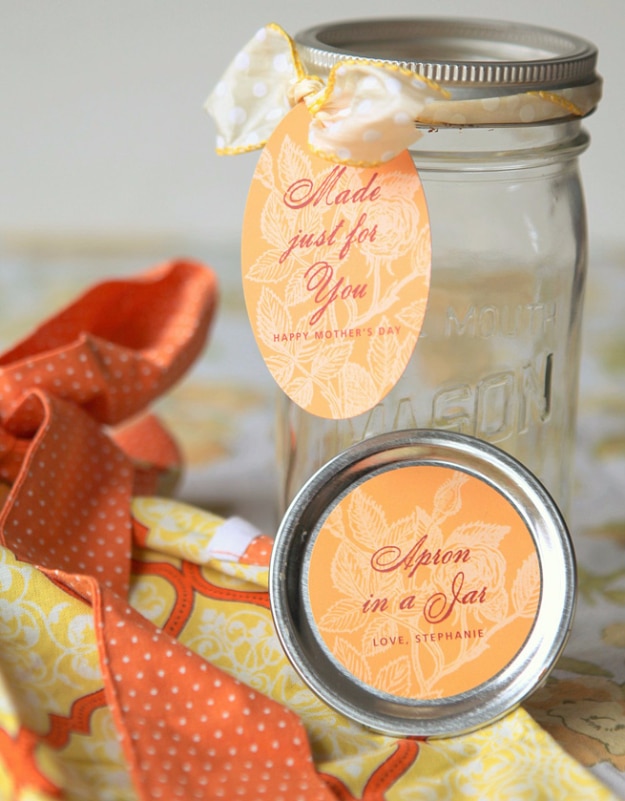 Best DIY Gifts in Mason Jars - Apron In A Jar - Cute Mason Jar Crafts and Recipe Ideas that Make Great DIY Christmas Presents for Friends and Family - Gifts for Her, Him, Mom and Dad - Gifts in A Jar #diygifts #christmas