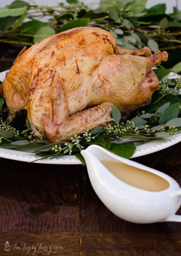 Easy Thanksgiving Recipes - Brown Bag Turkey - Best Simple and Quick Recipe Ideas for Thanksgiving Dinner. Cranberries, Turkey, Gravy, Sauces, Sides, Vegetables, Dips and Desserts - DIY Cooking Tutorials With Step by Step Instructions - Ideas for A Crowd, Parties and Last Minute Recipes 