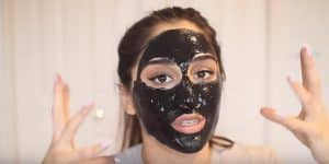 She Makes An Unusual Face Mask For Large Pores And Blackheads–Watch What She Uses!