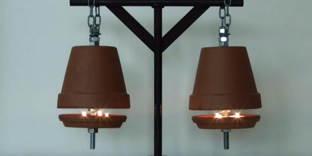DIY Heater Made From Clay Flower Pots