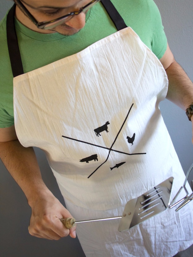 DIY Gifts for Dad - DIY Manly Man Apron - Best Craft Projects and Gift Ideas You Can Make for Your Father - Last Minute Presents for Birthday and Christmas - Creative Photo Projects, Gift Card Holders, Gift Baskets and Thoughtful Things to Give Fathers and Dads #diygifts #dad #dadgifts #fathersday