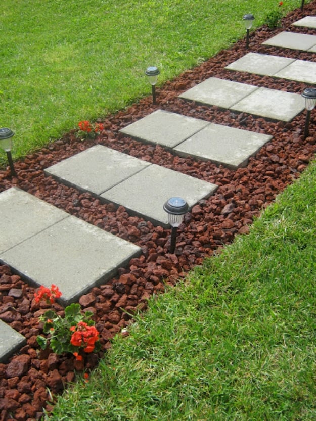 DIY Landscaping Hacks - Define And Streamline Your Walkway - Easy Ways to Make Your Yard and Home Look Awesome in Fall, Winter, Spring and Fall. Backyard Projects for Beginning Gardeners and Lawns - Tutorials and Step by Step Instructions