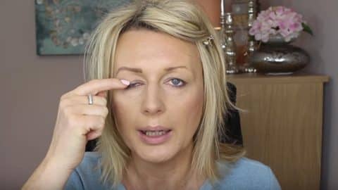 Watch This Brilliant Technique She Uses To Disguise Her Droopy Eyes! | DIY Joy Projects and Crafts Ideas