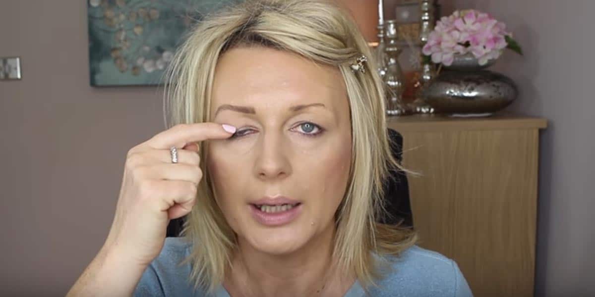 Watch This Brilliant Technique She Uses To Disguise Her Droopy Eyes! | DIY Joy Projects and Crafts Ideas