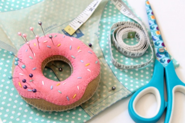 DIY Gifts To Sew For Friends - Felt Doughnut Pin Cushion - Quick and Easy Sewing Projects and Free Patterns for Best Gift Ideas and Presents - Creative Step by Step Tutorials for Beginners - Cute Home Decor, Accessories, Kitchen Crafts and DIY Fashion Ideas #diy #crafts #sewing