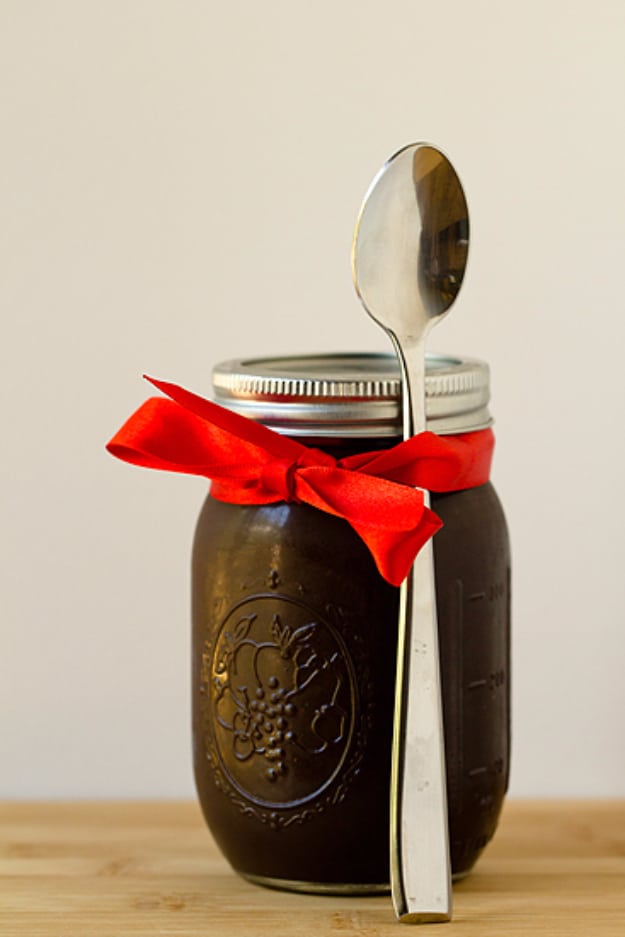 Best DIY Gifts in Mason Jars - Homemade Hot Fudge Sauce In A Jar - Cute Mason Jar Crafts and Recipe Ideas that Make Great DIY Christmas Presents for Friends and Family - Gifts for Her, Him, Mom and Dad - Gifts in A Jar #diygifts #christmas