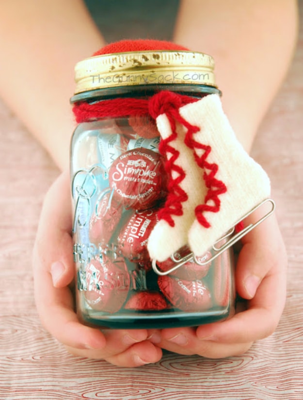 Best DIY Gifts in Mason Jars - Ice Skating Date In A Jar - Cute Mason Jar Crafts and Recipe Ideas that Make Great DIY Christmas Presents for Friends and Family - Gifts for Her, Him, Mom and Dad - Gifts in A Jar #diygifts #christmas