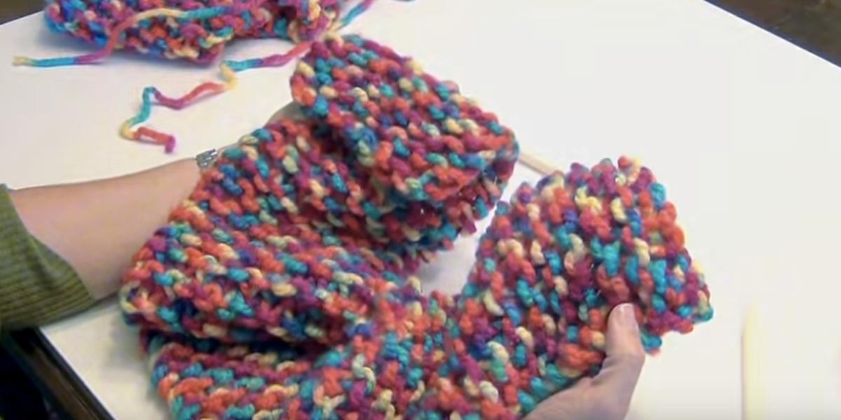 She Makes This Colorful Knitted Scarf That Would Brighten Up Any Outfit! | DIY Joy Projects and Crafts Ideas