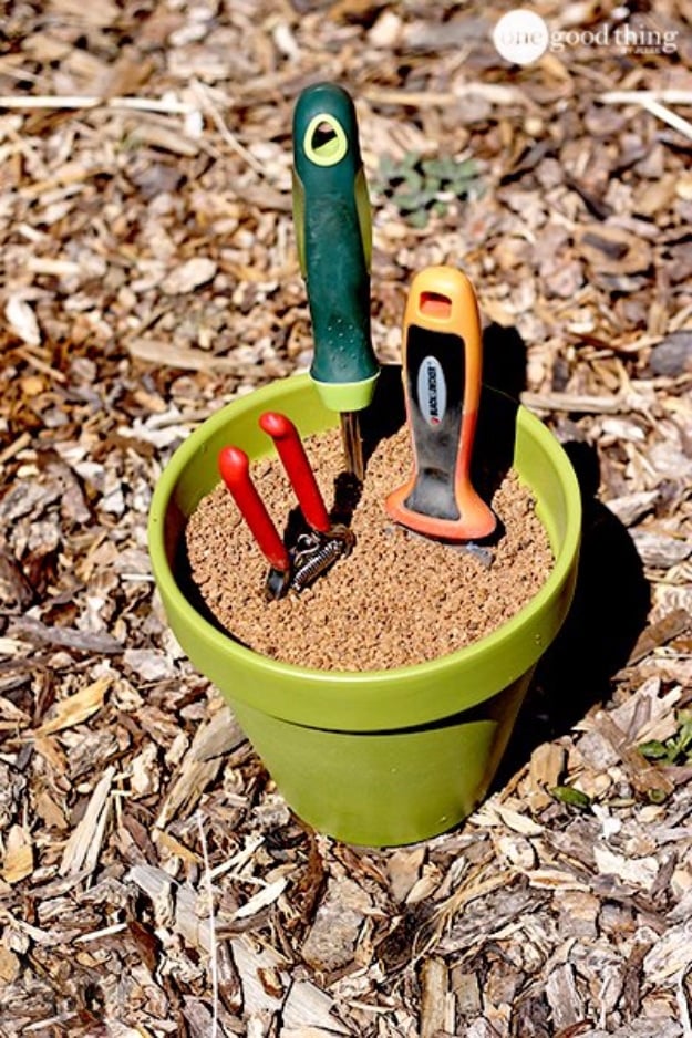 DIY Landscaping Hacks - Make Your Own Self Cleaning Sharpening Garden Tool Holder - Easy Ways to Make Your Yard and Home Look Awesome in Fall, Winter, Spring and Fall. Backyard Projects for Beginning Gardeners and Lawns - Tutorials and Step by Step Instructions