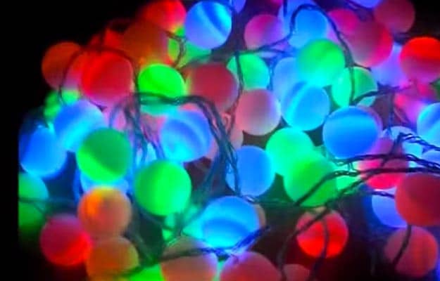 42 DIY Room Decor for Girls - Ping Pong Ball String Lights - Awesome Do It Yourself Room Decor For Girls, Room Decorating Ideas, Creative Room Decor For Girls, Bedroom Accessories, Cute Room Decor For Girls 