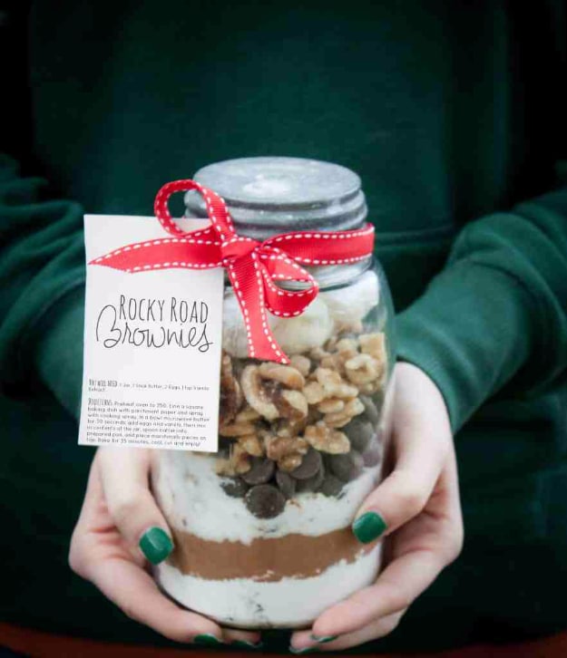 Best DIY Gifts in Mason Jars - Rocky Road Brownies In A Jar - Cute Mason Jar Crafts and Recipe Ideas that Make Great DIY Christmas Presents for Friends and Family - Gifts for Her, Him, Mom and Dad - Gifts in A Jar #diygifts #christmas