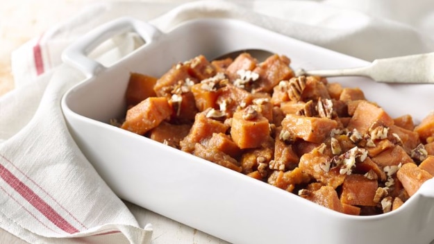 Thanksgiving Recipes You Can Make In A Crockpot or Slow Cooker - Slow Cooker Sweet Potatoes With Applesauce - Soups, Stews, Desserts, Dips, Sides and Vegetable Recipe Ideas for Your Crock Pot #thanksgiving #recipes