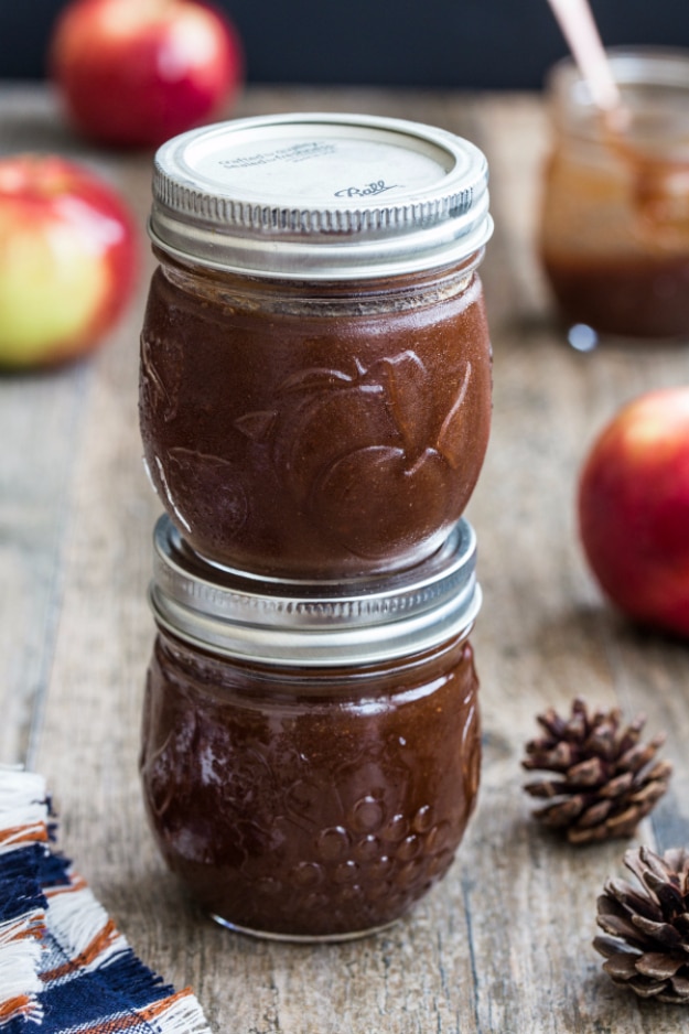 Best DIY Gifts in Mason Jars - Slow cooker Apple Butter - Cute Mason Jar Crafts and Recipe Ideas that Make Great DIY Christmas Presents for Friends and Family - Gifts for Her, Him, Mom and Dad - Gifts in A Jar #diygifts #christmas