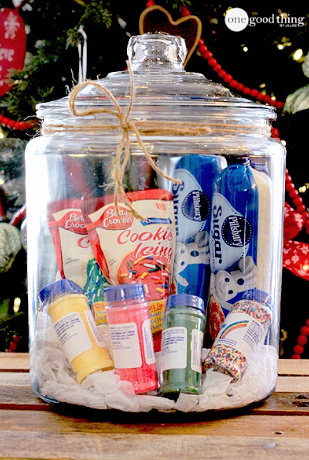 Best DIY Gifts in Mason Jars - Sugar Cookie Kit In A Jar - Cute Mason Jar Crafts and Recipe Ideas that Make Great DIY Christmas Presents for Friends and Family - Gifts for Her, Him, Mom and Dad - Gifts in A Jar #diygifts #christmas
