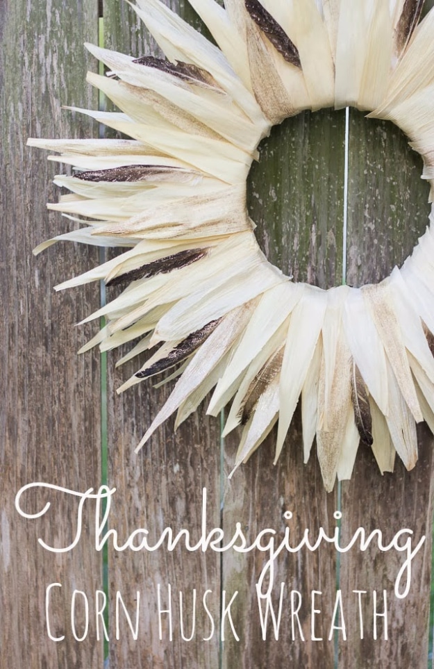 DIY Thanksgiving Decor Ideas - Thanksgiving Corn Husk Wreath - Fall Projects and Crafts for Thanksgiving Dinner Centerpieces, Vases, Arrangements With Leaves and Pumpkins - Easy and Cheap Crafts to Make for Home Decor #diy