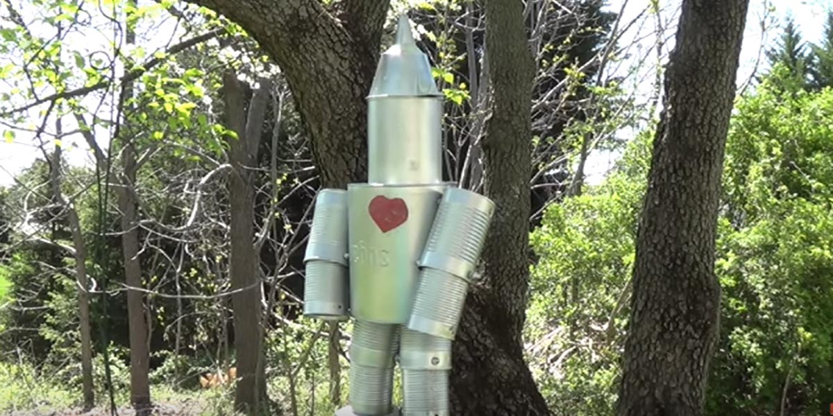 Watch How She Makes The Famous Beloved Tin Man Out Of Recycled Cans! | DIY Joy Projects and Crafts Ideas