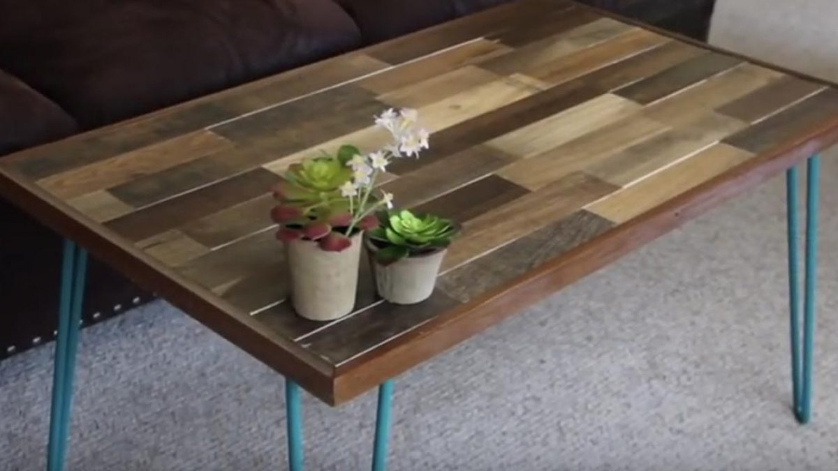 He Makes This Remarkable Pallet Coffee Table With a Brilliant Pop Of  Color... - DIY Joy, image size:1200x675