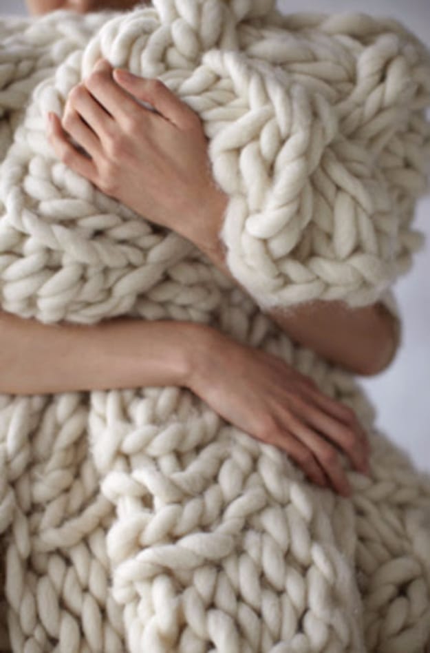 DIY Blankets and Throws - Chunky Knit Blanket - How To Make Easy Home Decor and Warm Covers for Women, Kids, Teens and Adults - Fleece, Knit, No Sew and Easy Projects to Make for Bed and Sofa 