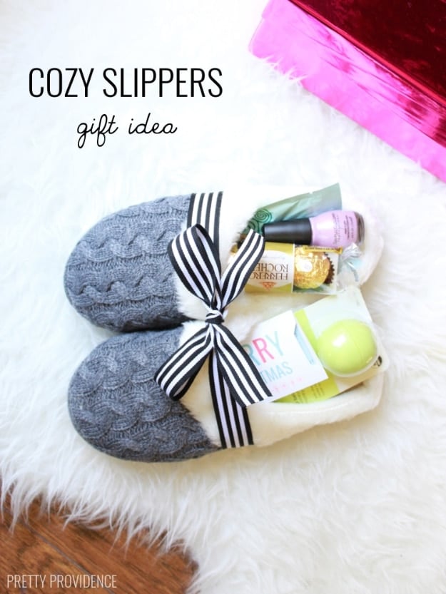 DIY Housewarming Gifts - Cozy Slippers Gift- Best Do It Yourself Gift Ideas for Friends With A New House, Home or Apartment - Creative, Cheap and Quick Crafts and DIY Ideas for Housewarming Presents - Mason Jar Gifts, Baskets, Gifts for Women and Men #diygifts #housewarming #diyideas #cheapgifts